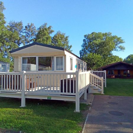 Beautiful 3 Bedroom Caravan With Hot Tub - Tattershall Lakes Kültér fotó