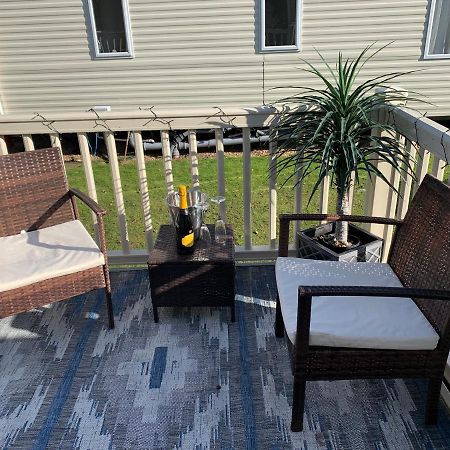Beautiful 3 Bedroom Caravan With Hot Tub - Tattershall Lakes Kültér fotó