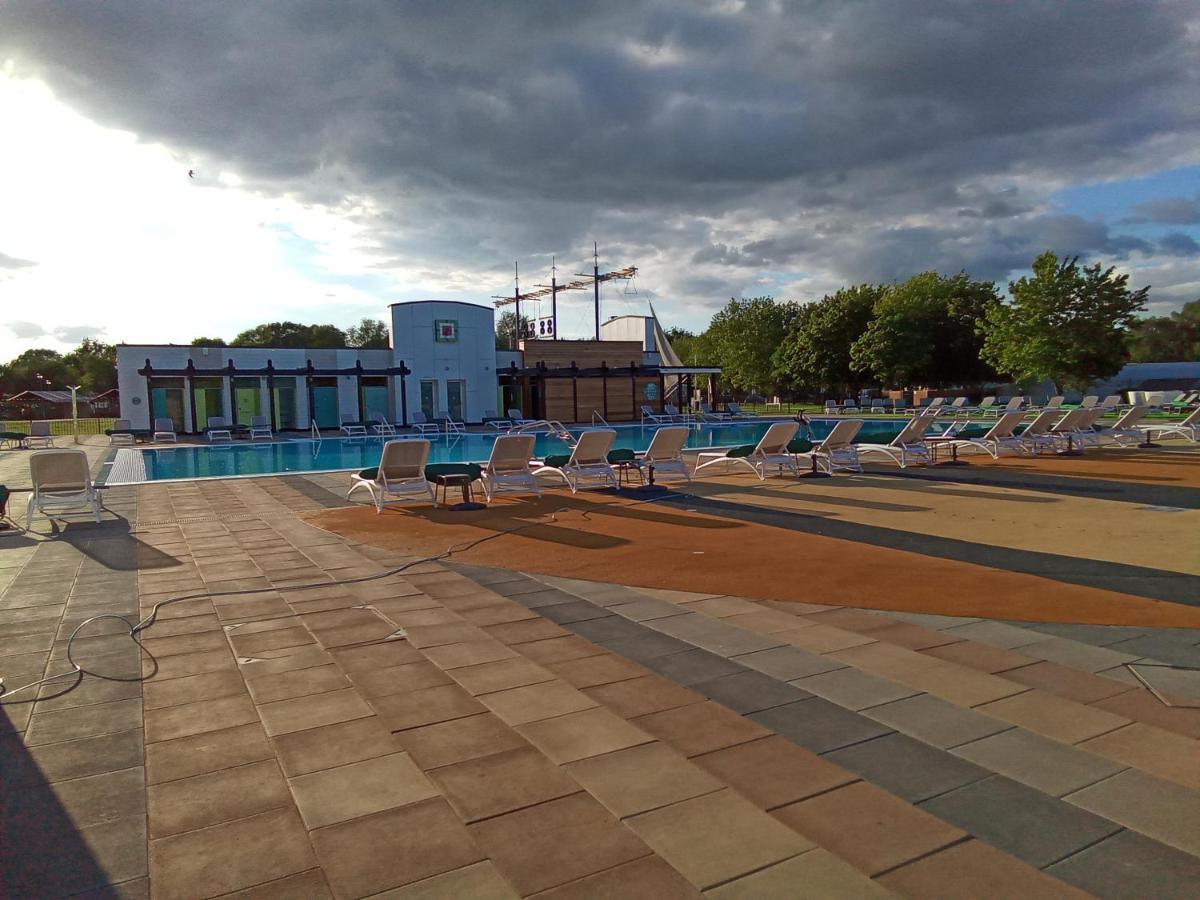 Beautiful 3 Bedroom Caravan With Hot Tub - Tattershall Lakes Kültér fotó