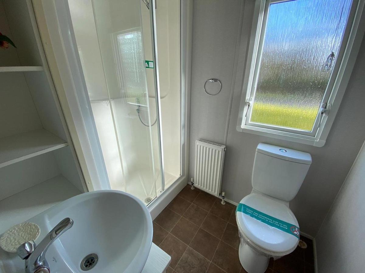 Beautiful 3 Bedroom Caravan With Hot Tub - Tattershall Lakes Kültér fotó