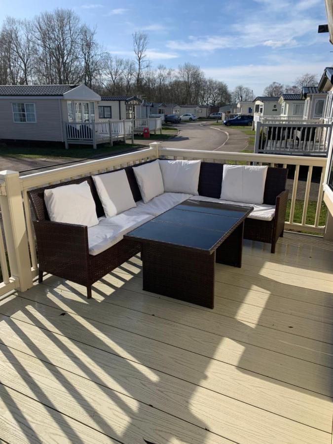 Beautiful 3 Bedroom Caravan With Hot Tub - Tattershall Lakes Kültér fotó