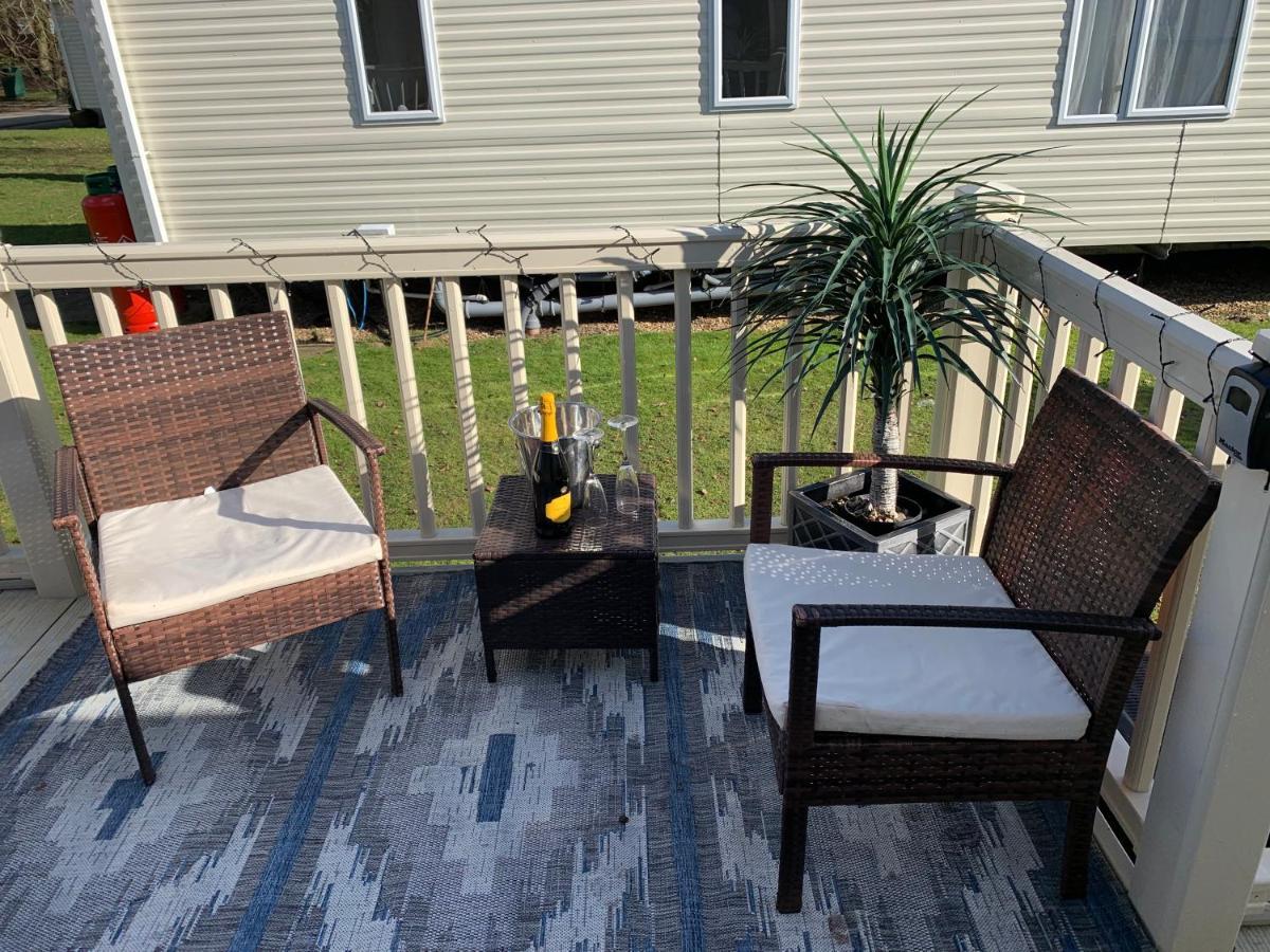 Beautiful 3 Bedroom Caravan With Hot Tub - Tattershall Lakes Kültér fotó
