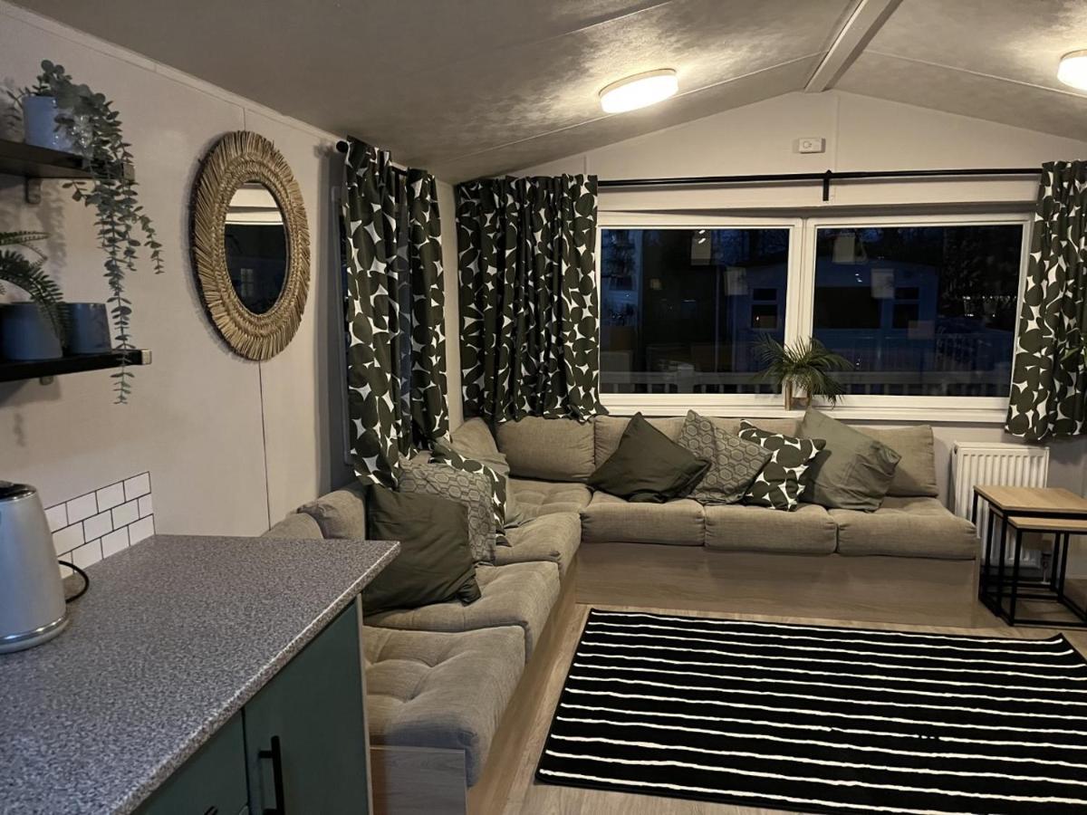 Beautiful 3 Bedroom Caravan With Hot Tub - Tattershall Lakes Kültér fotó