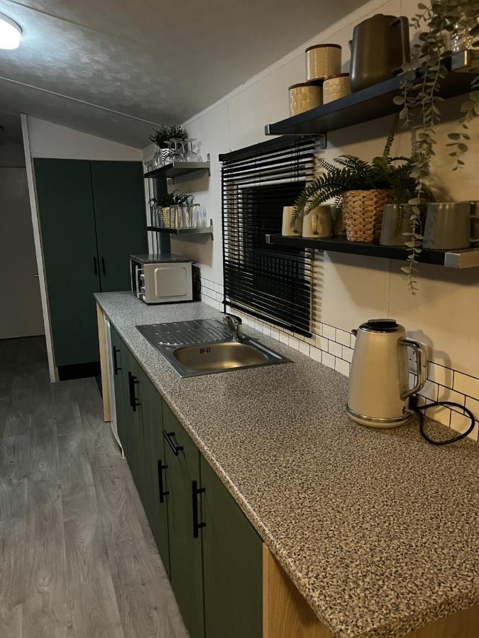 Beautiful 3 Bedroom Caravan With Hot Tub - Tattershall Lakes Kültér fotó