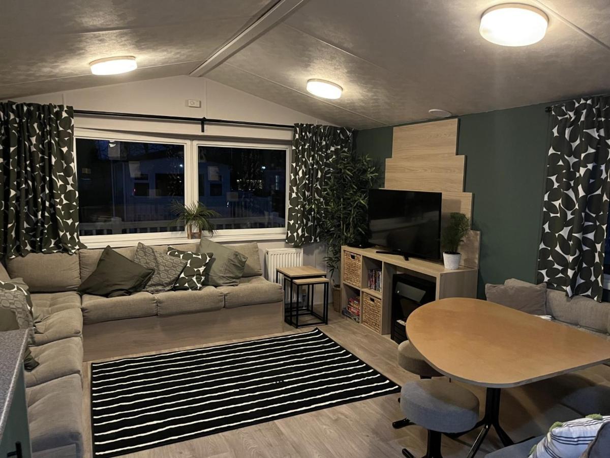 Beautiful 3 Bedroom Caravan With Hot Tub - Tattershall Lakes Kültér fotó