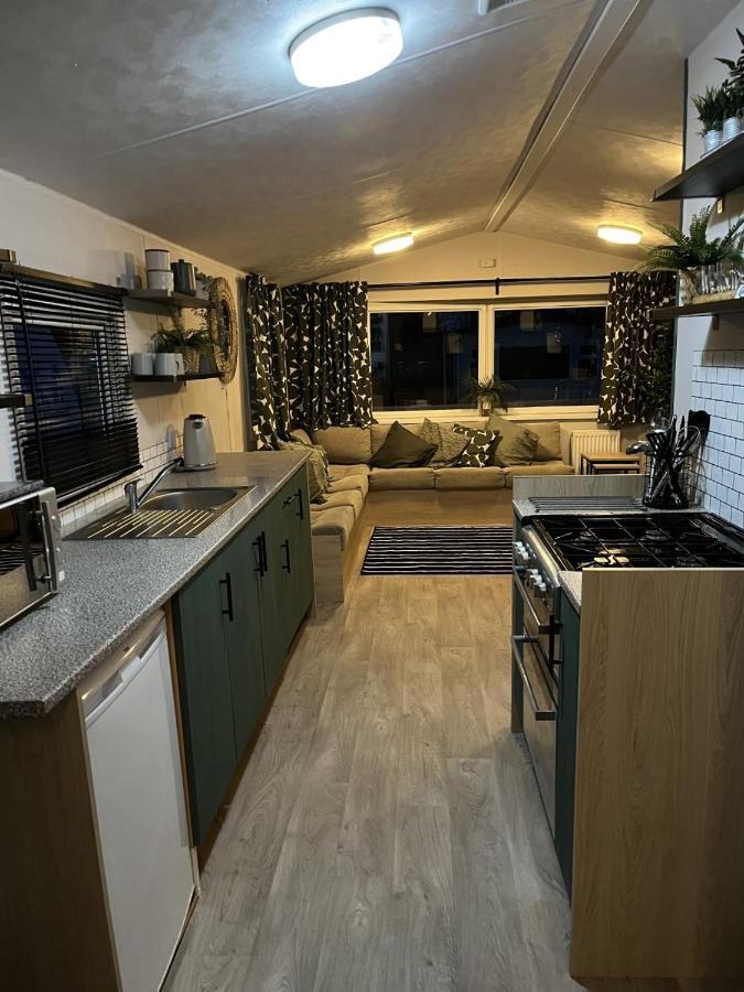 Beautiful 3 Bedroom Caravan With Hot Tub - Tattershall Lakes Kültér fotó