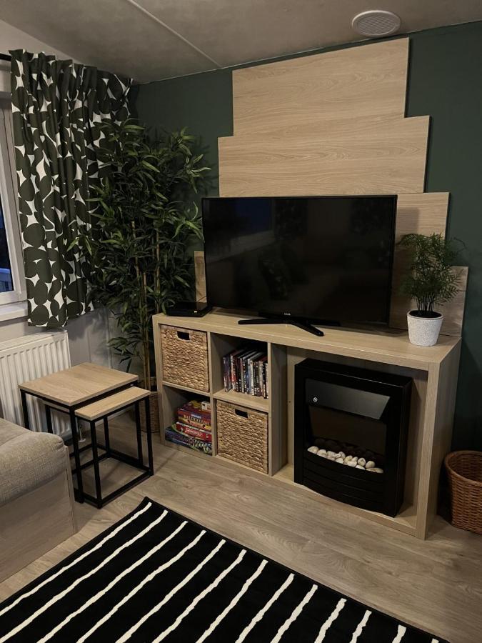 Beautiful 3 Bedroom Caravan With Hot Tub - Tattershall Lakes Kültér fotó
