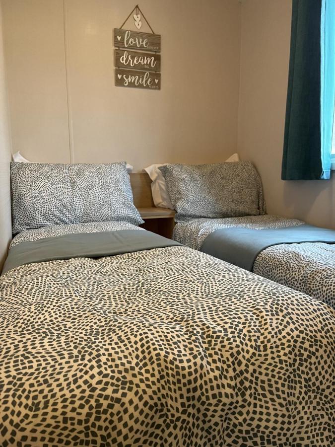 Beautiful 3 Bedroom Caravan With Hot Tub - Tattershall Lakes Kültér fotó