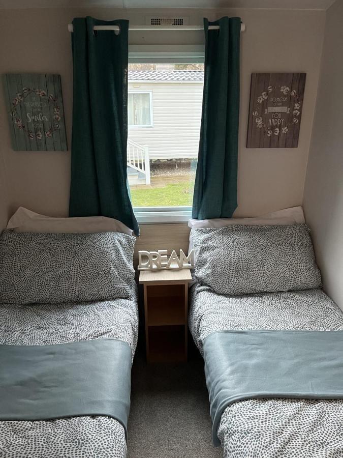 Beautiful 3 Bedroom Caravan With Hot Tub - Tattershall Lakes Kültér fotó