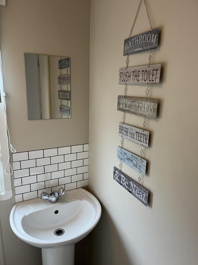Beautiful 3 Bedroom Caravan With Hot Tub - Tattershall Lakes Kültér fotó