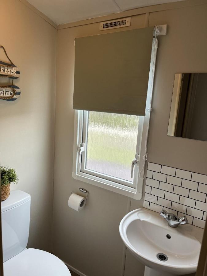 Beautiful 3 Bedroom Caravan With Hot Tub - Tattershall Lakes Kültér fotó